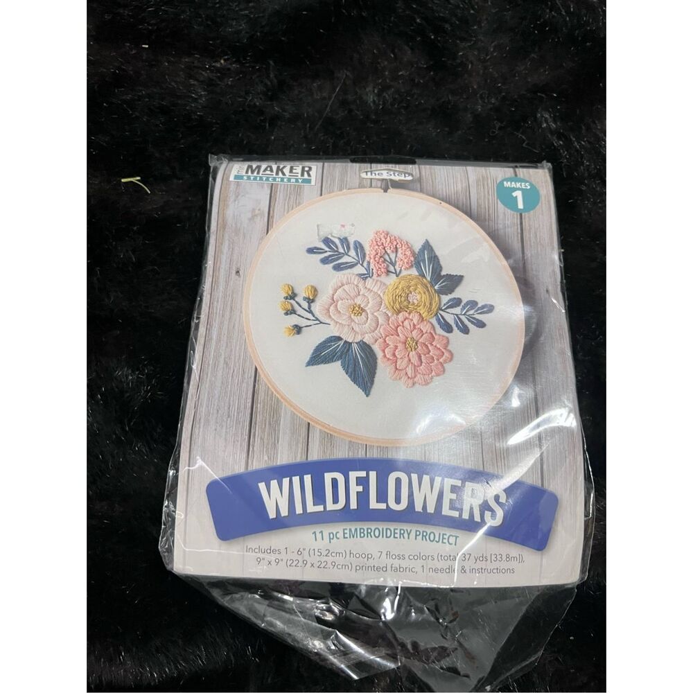 New Leisure Arts Embroidery Kit WILDFLOWERS #49806 Floral Nature